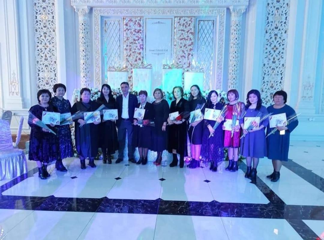Талғар ауданы Гүлдала округі әкімі Мақсат Маханбеткалиович, Меруерт Мухтарбековна бастаған халықаралық әйелдер күні мерекесіне орай мектебіміздің ұлағатты ұстаздарына Алғыс хатпен марапаттап, шағын концерттік бағдарлама өткізді.