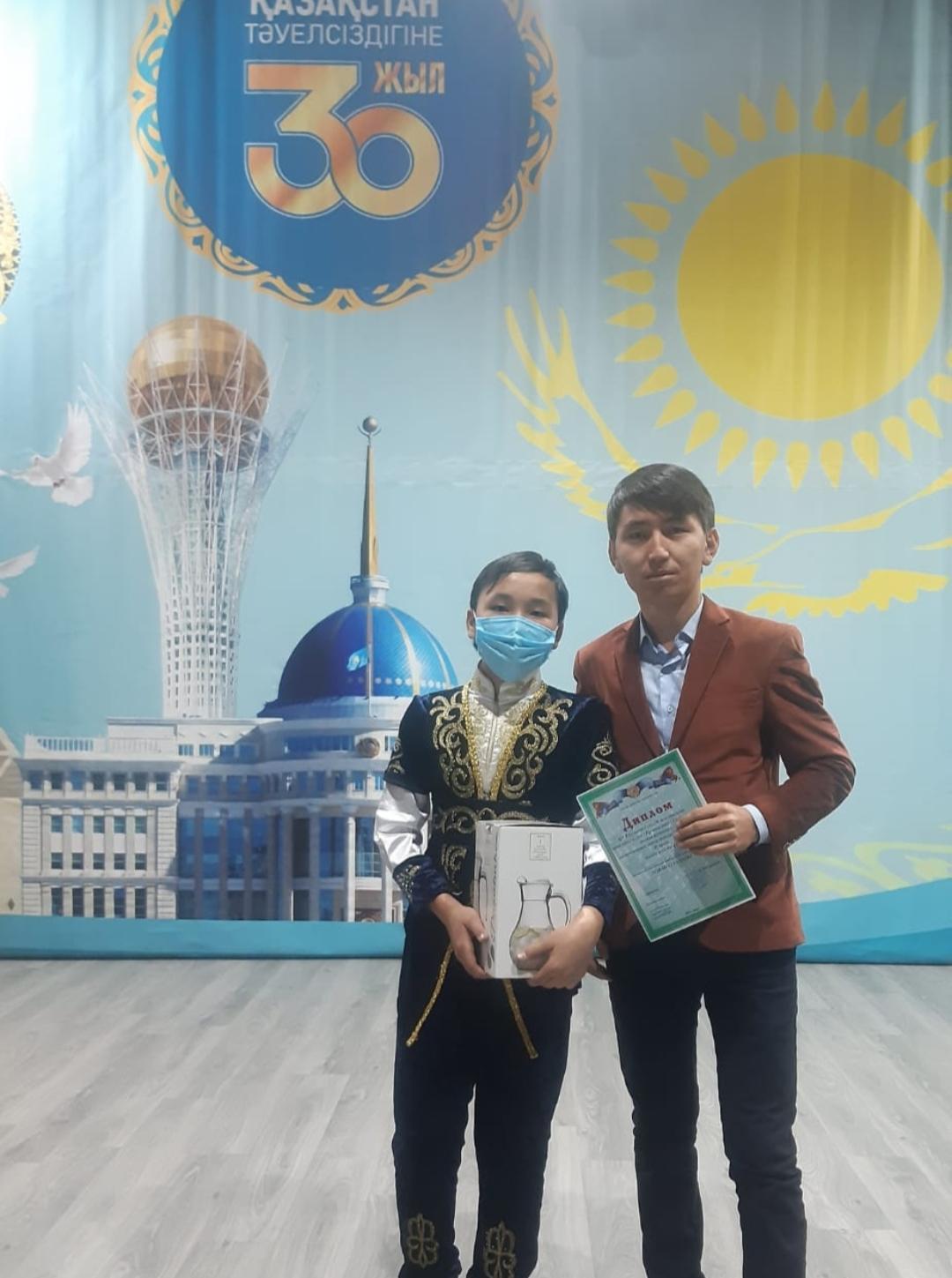Қазақстан Республикасының Тәуелсіздігінің 30 жылдығына орай ұйымдастырылған "Тұғыры биік тәуелсіздік" атты онлайн өткізілген ән байқауында мектебіміздің 7 ә сынып оқушысы Ердіхан Ералы жүлделі 1 орынды иеленді.