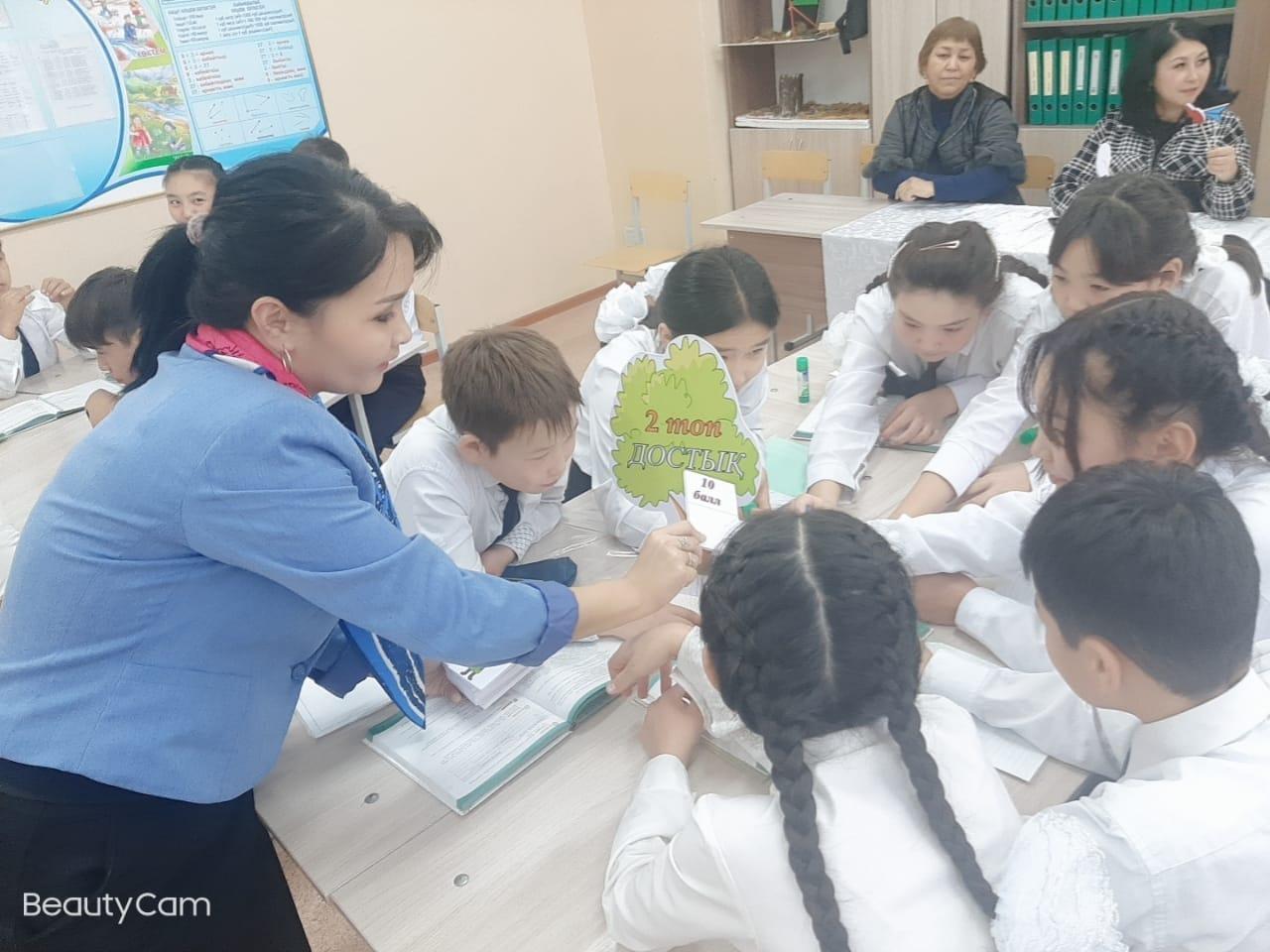 22.11.2022ж күні қазақ тілі мен әдебиеті пәні мұғалімі Г. Б. Капасова 7 «Ә» сыныбымен "Достық-өмірлік нұсқа" атты ашық сабақ өтті.